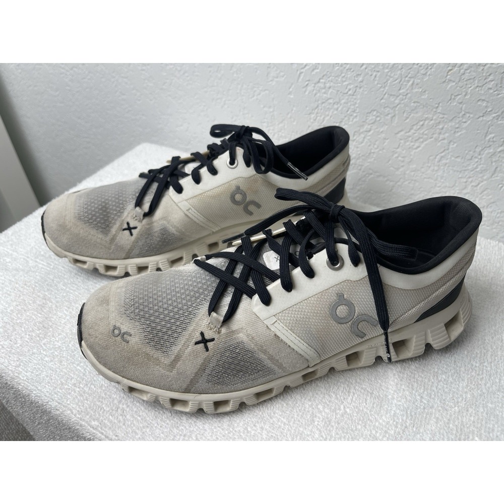 O C  Cloud X  Womens 8 Training Shoes, White & Black  Swiss Engineering